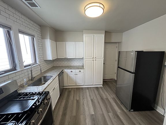 4th image of 2637 W Homer St APT 2