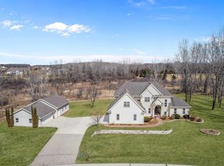 N1075 Spring Valley Dr, Hortonville, WI 54944