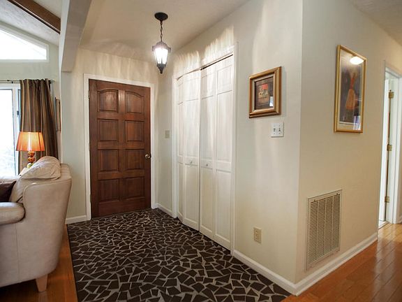 2nd image of 2 Sassafras Ln