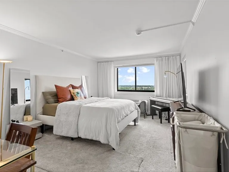 60 Parkway Dr E #12A — Photo 2