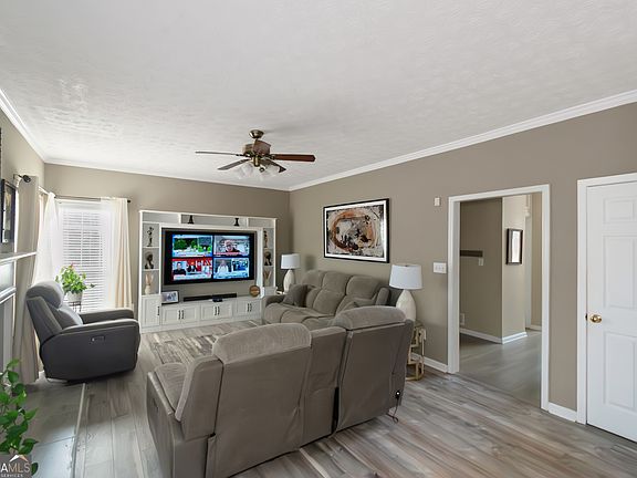 4th image of 165 Ashlyn Rdg