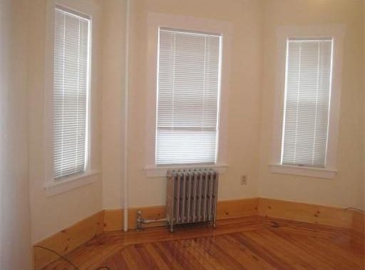 Home for Sale in Everett, Massachusetts $1,350