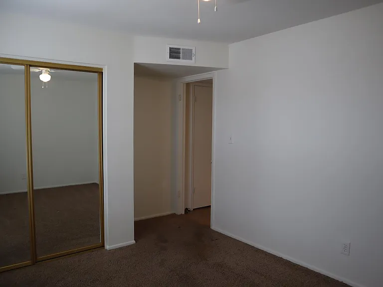 4240 W Hatcher Rd — Photo 5