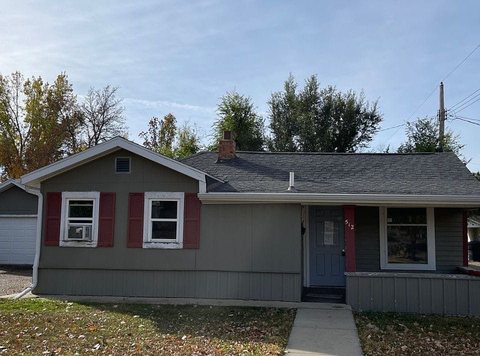 1st image of 512 E Barry St