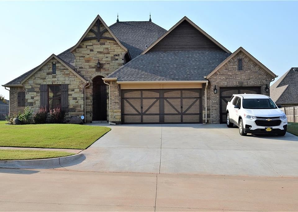 1st image of 2316 W Earl Dr