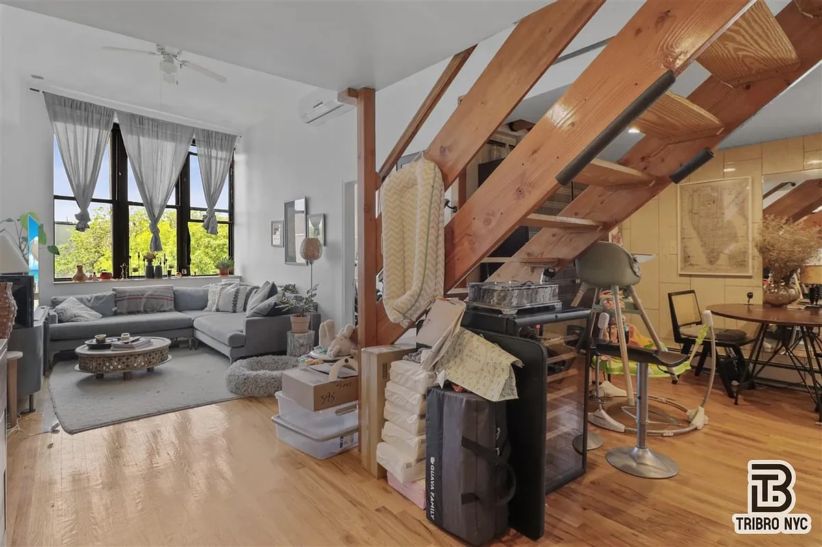 Building Photo - 395 Smith St #3B