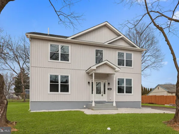 2028 Delwhit Dr, Feasterville, PA 19053