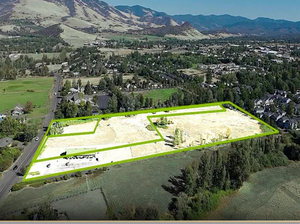 2082 E Main St, Ashland, OR 97520