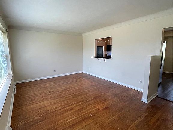 5th image of 2055 Saint Louis St