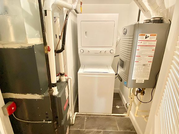 5th image of 93 N Walnut St #104