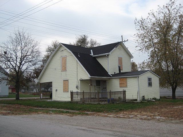 1st image of 233 Nye St