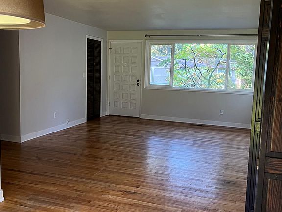 3rd image of 16859 NE 14th Pl