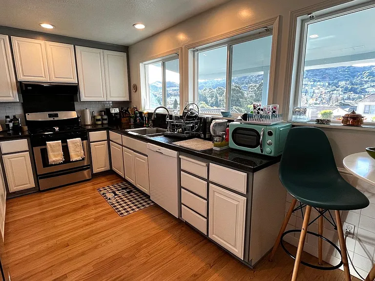 4079 Mozart Dr — Photo 2