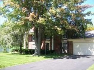 483 Weybridge Dr, Bloomfield Hills, MI 48304