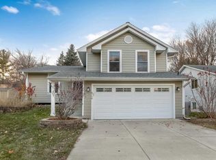 6716 Amherst Ln, Eden Prairie, MN 55346