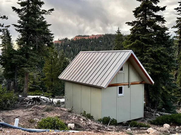 1575/1585 W Strawberry Point Rd, Alton, UT 84710