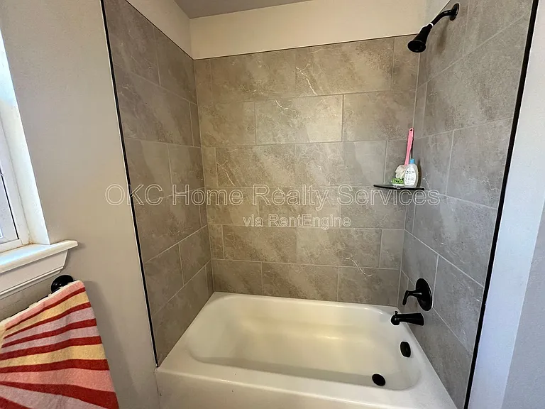 7724 Windstone Dr — Photo 5