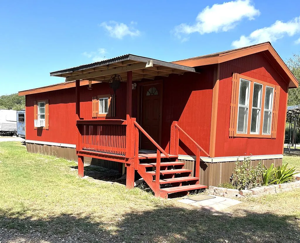 1 bed, 1.0 bath, 700 sqft, $825 — Photo 1