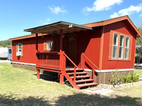 606 W Market St, Rockport, TX 78382