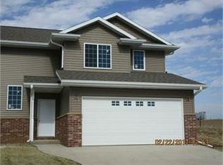 6353 Pawnee Ln, Dubuque, IA 52002