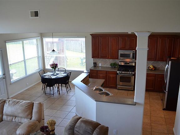 Gorgeous executive home in an awesome location! Convenient to Hwy 59, Westpark Toll & I10.