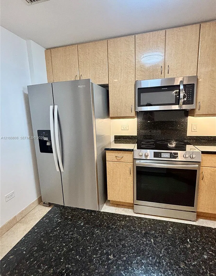 Courts Brickell Key Condo — Photo 4