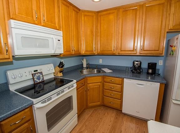 4th image of 4116 Manor Dr