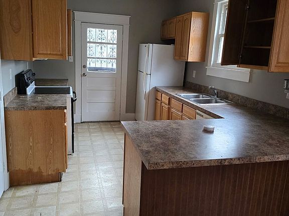 3rd image of 3244 Ashland Ave
