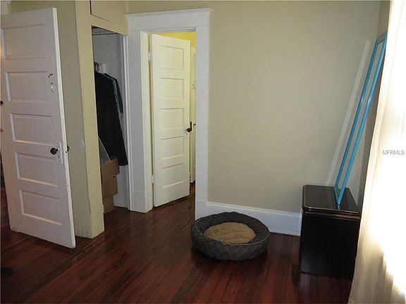 5th image of 210 Holly Ave