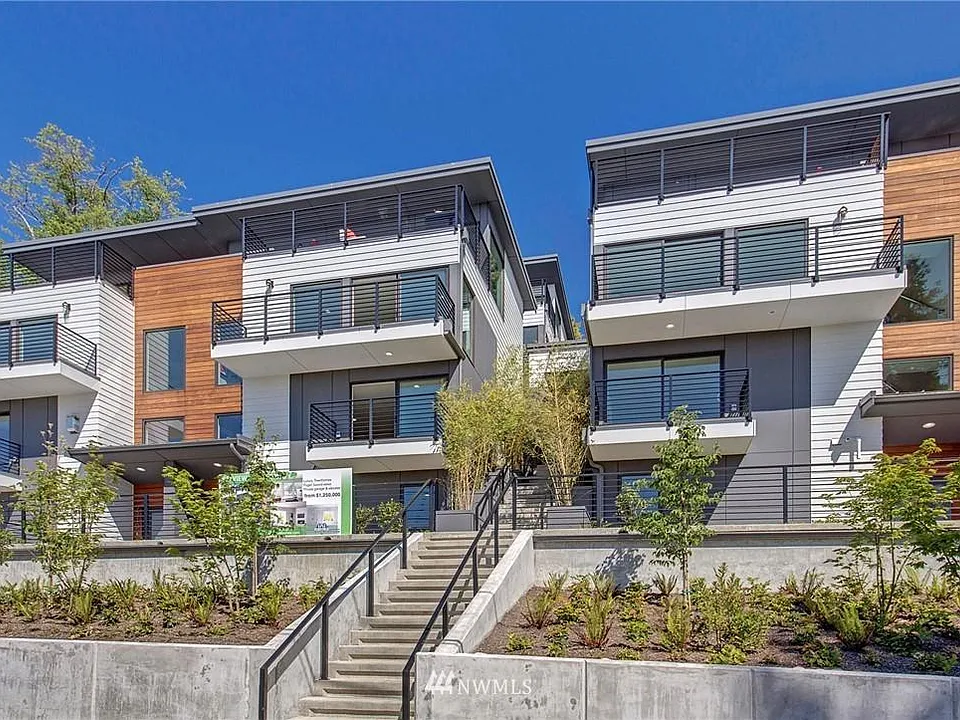 2210 12th Ave W