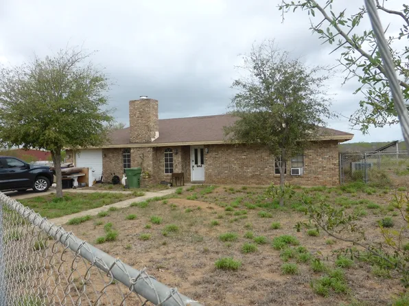 911 Pine Ave, Zapata, TX 78076