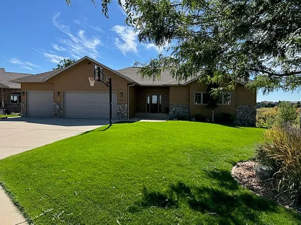 1121 Regency Ct, Rapid City, SD 57702