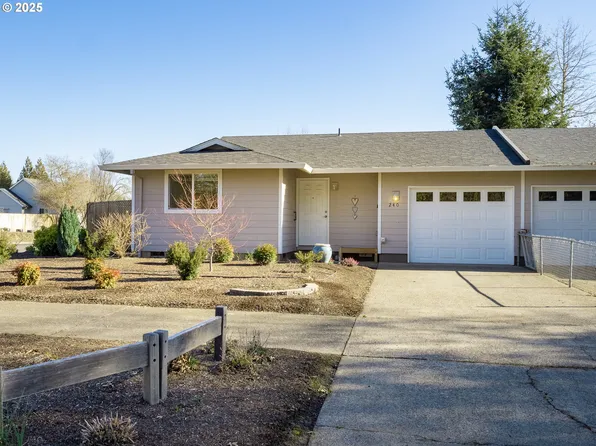 240 NE Dunn Pl, McMinnville, OR 97128