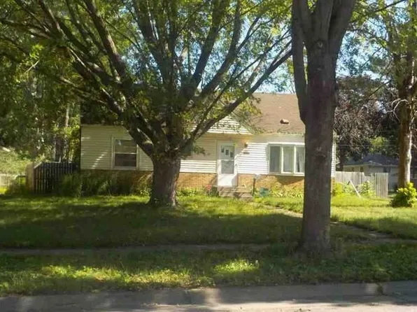 1381 Ivy Ave E, Saint Paul, MN 55106