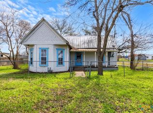 201 N 10th St, Buckholts, TX 76518