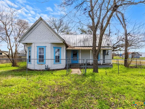 201 N 10th St, Buckholts, TX 76518