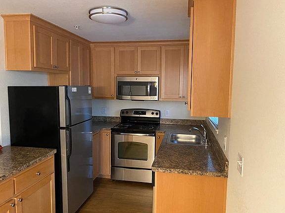 4th image of 845 University Ave