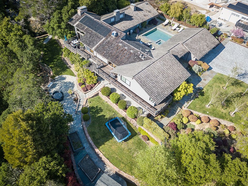 1st image of 300 Sierra Dr