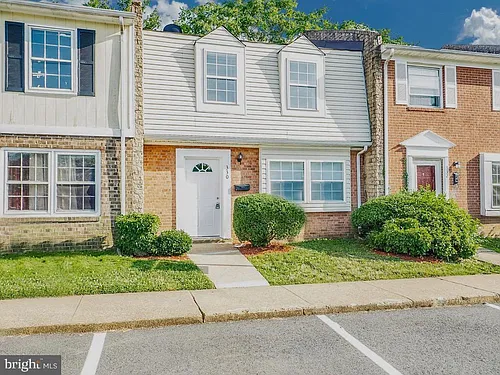 330 Brock Sq Photo 1