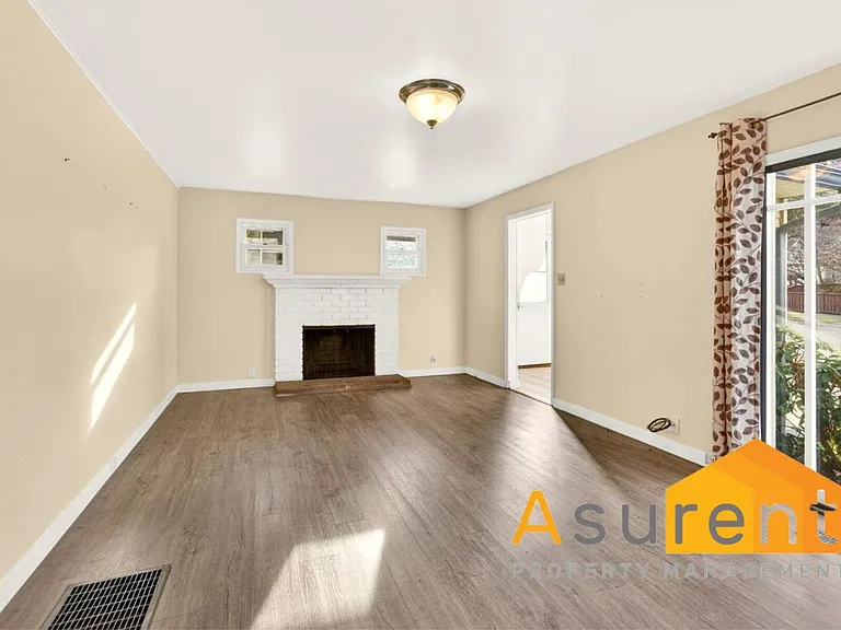 270 Morton St — Photo 5