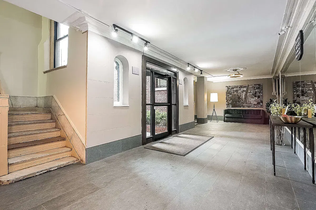 1506 Overing Street — Photo 4