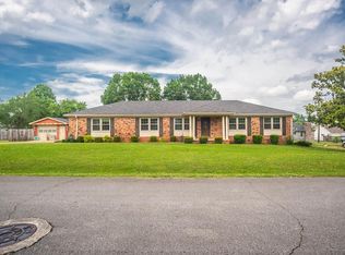 1021 Eastwood St, Tuscumbia, AL 35674