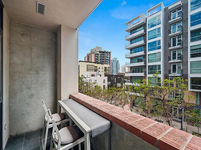 527 10th Ave #314 — Photo 7