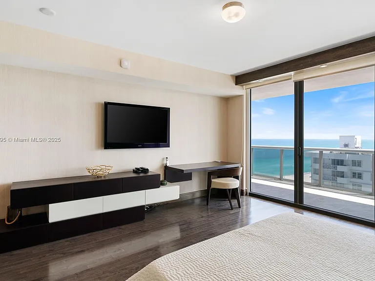 5875 Collins Ave #1902 — Photo 25