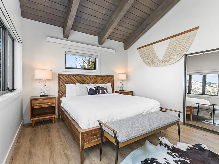 Upper Level King Bedroom 1