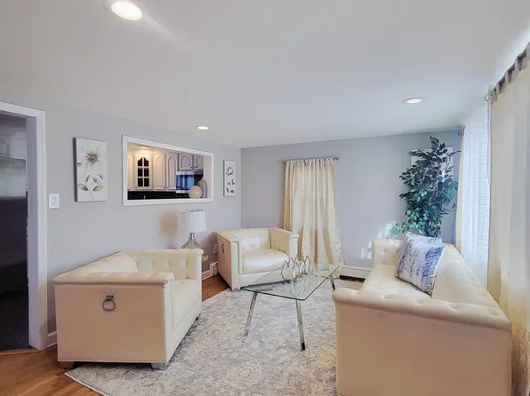 27 Marryott St, Monroe Township, NJ 08831