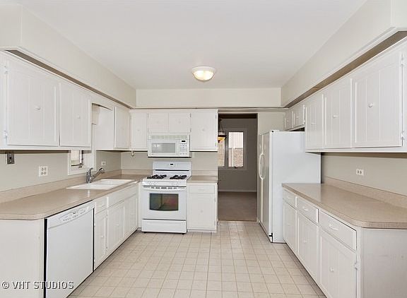 3rd image of 340 Essex Ln