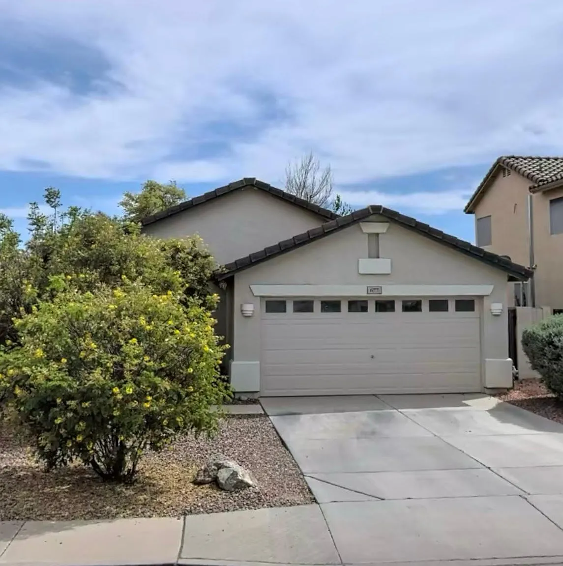 677 E Redondo Dr — Photo 1
