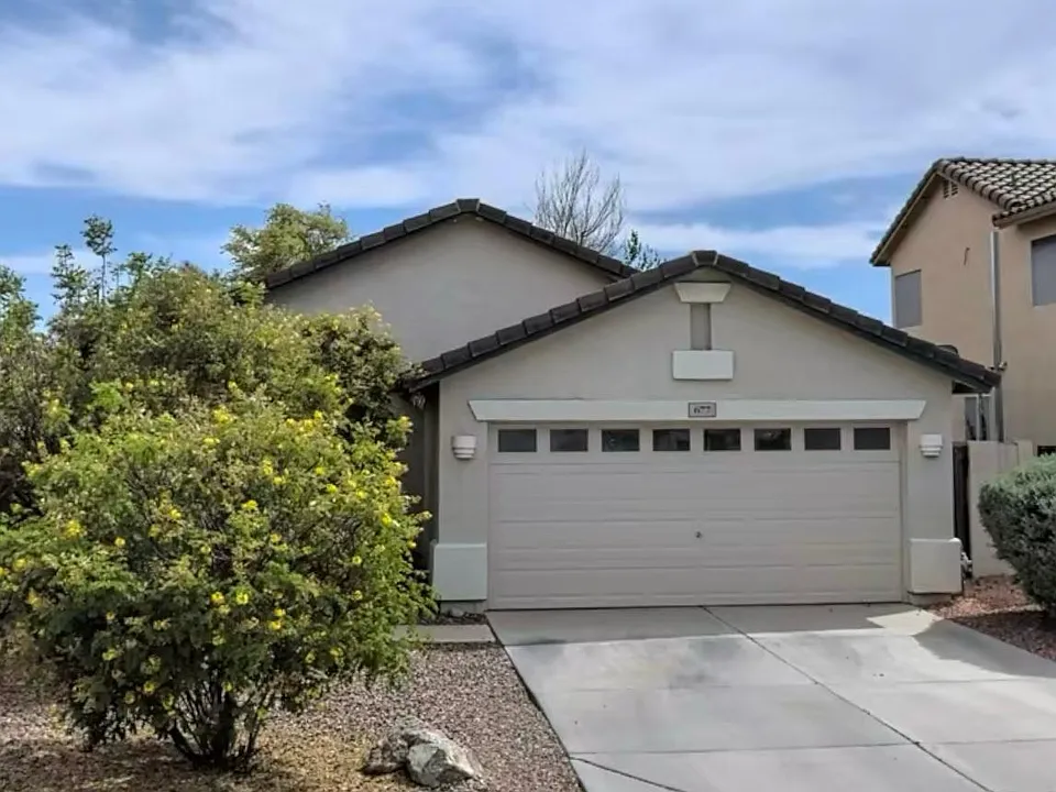 677 E Redondo Dr