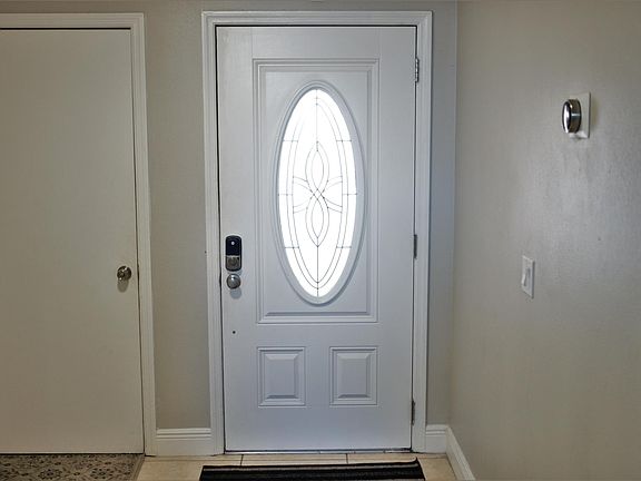 2nd image of 113 Sandalwood Dr